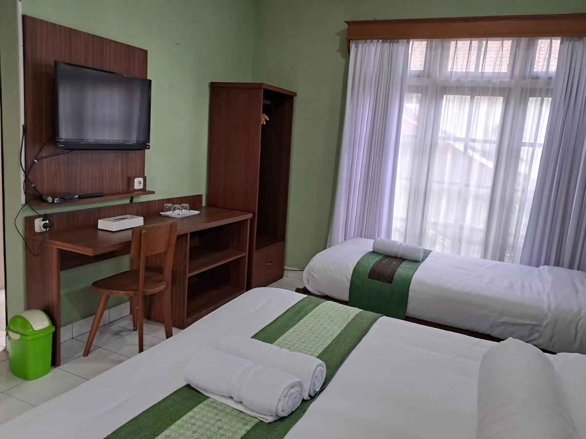 Griya Jene Homestay Syariah Ngabean Exterior foto