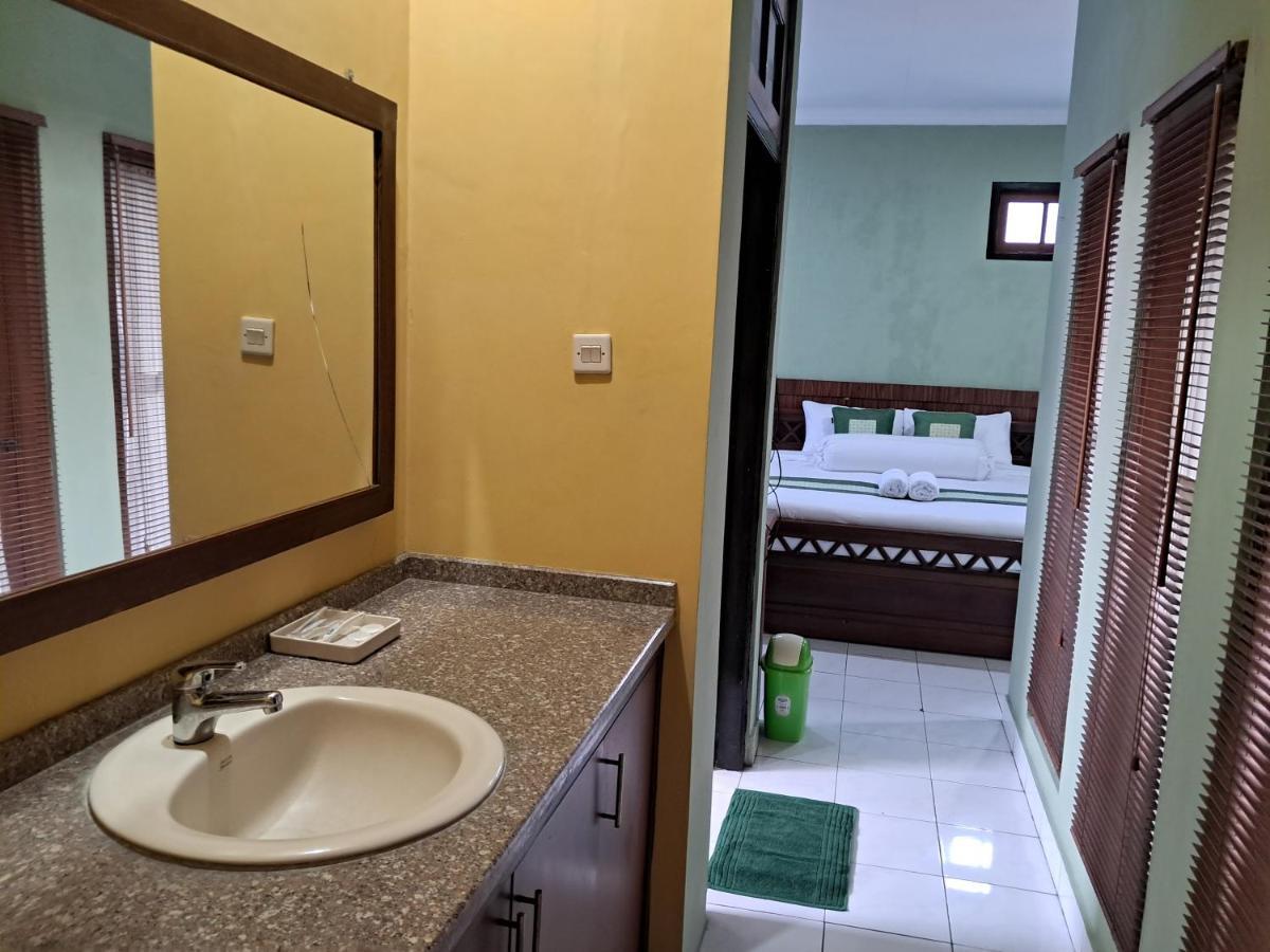 Griya Jene Homestay Syariah Ngabean Exterior foto