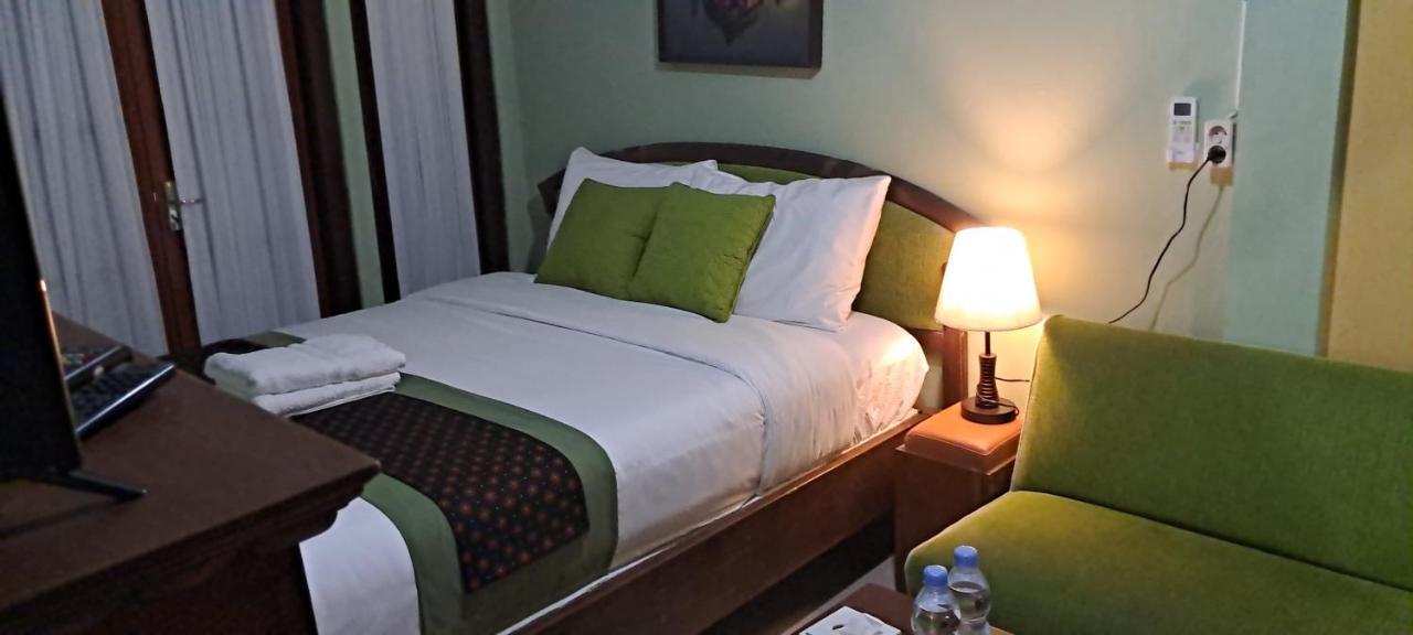 Griya Jene Homestay Syariah Ngabean Exterior foto