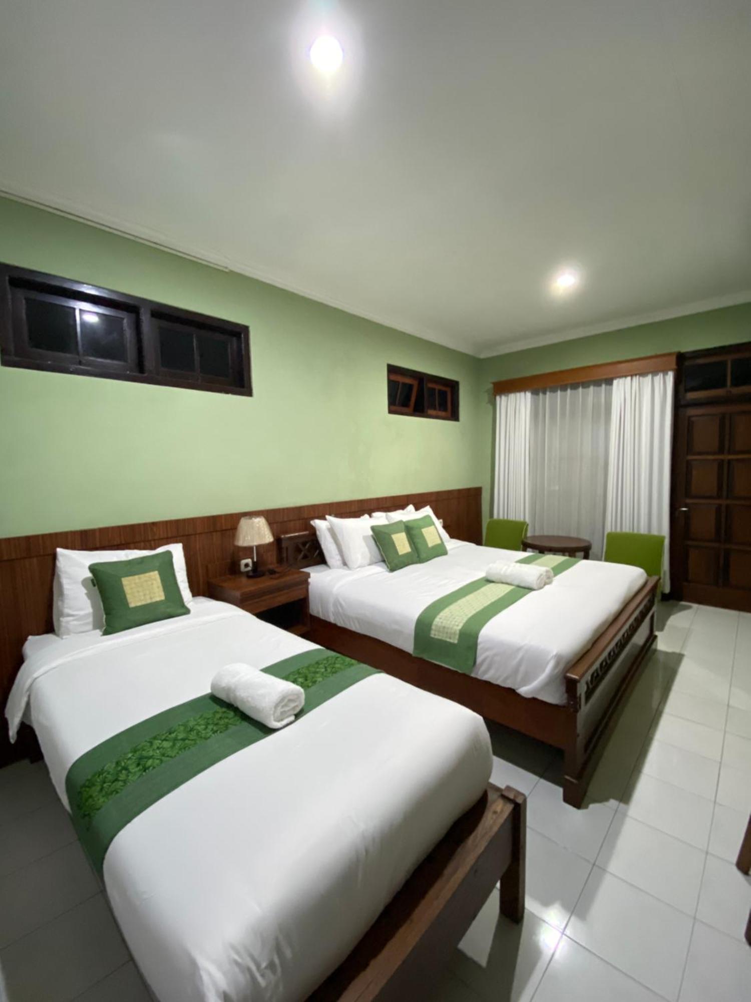 Griya Jene Homestay Syariah Ngabean Exterior foto